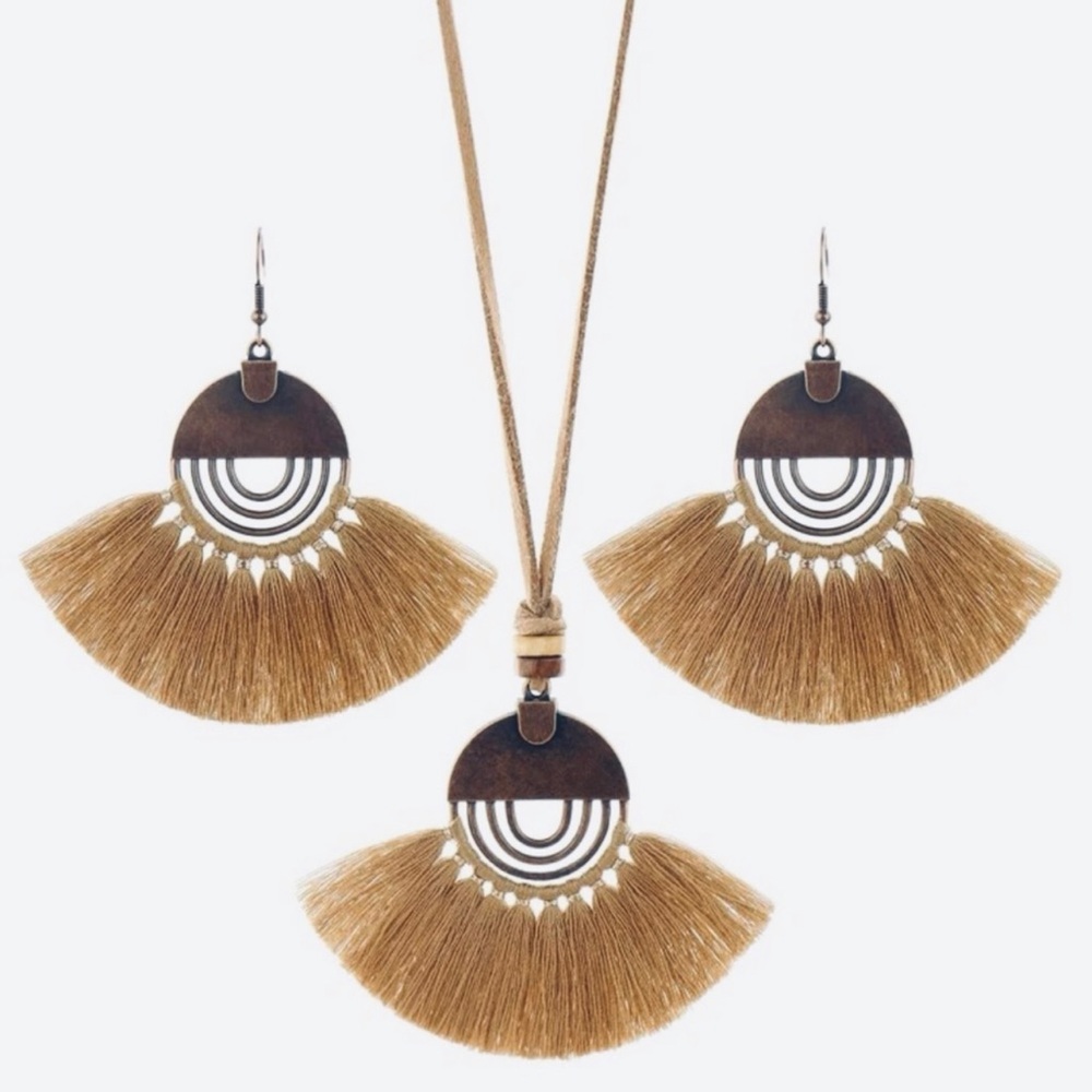 Boho Necklace & Earrings Set New In Package Lightweight Tassel Fan Fringe
